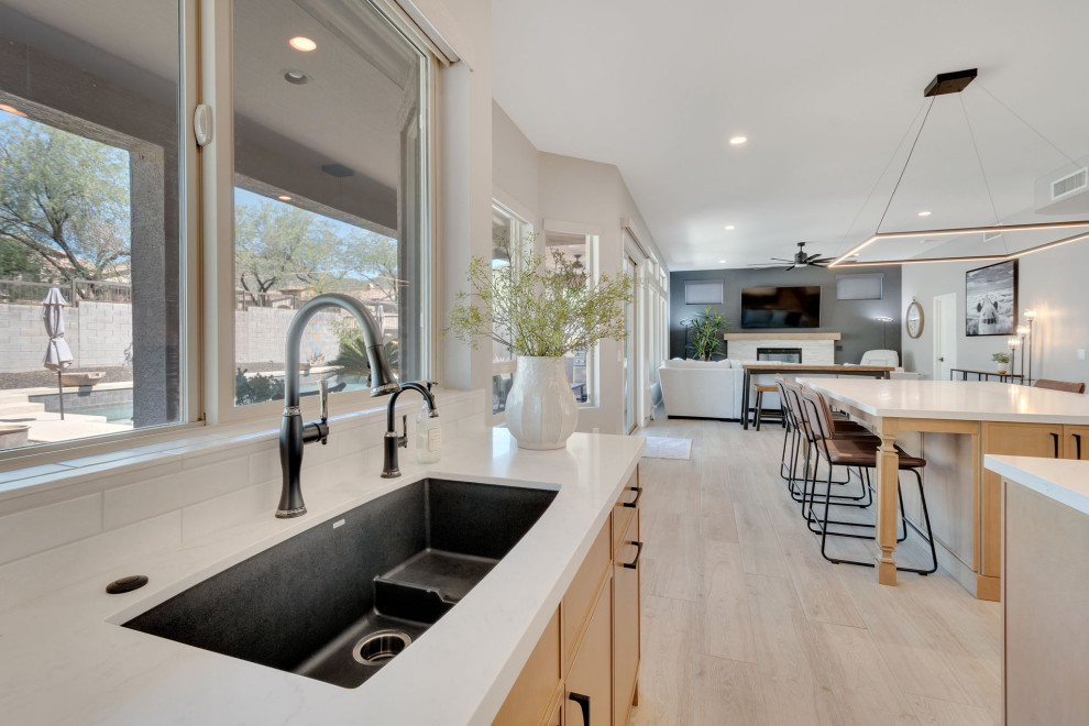 Kitchen - transitional kitchen idea in Phoenix