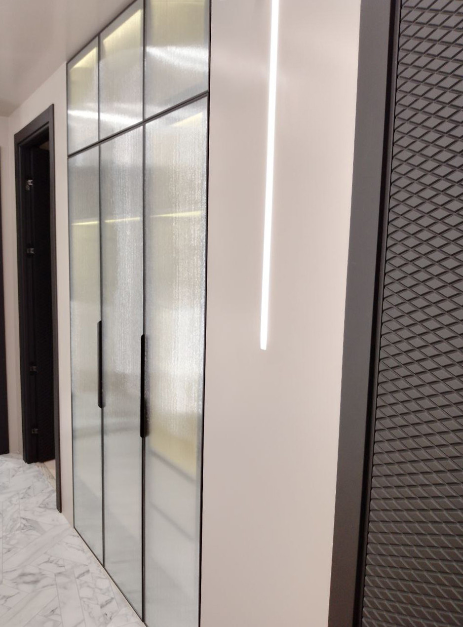 Встроенные распашные шкафы