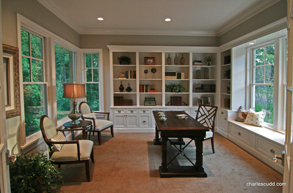 Design ideas for a traditional home office in Minneapolis.