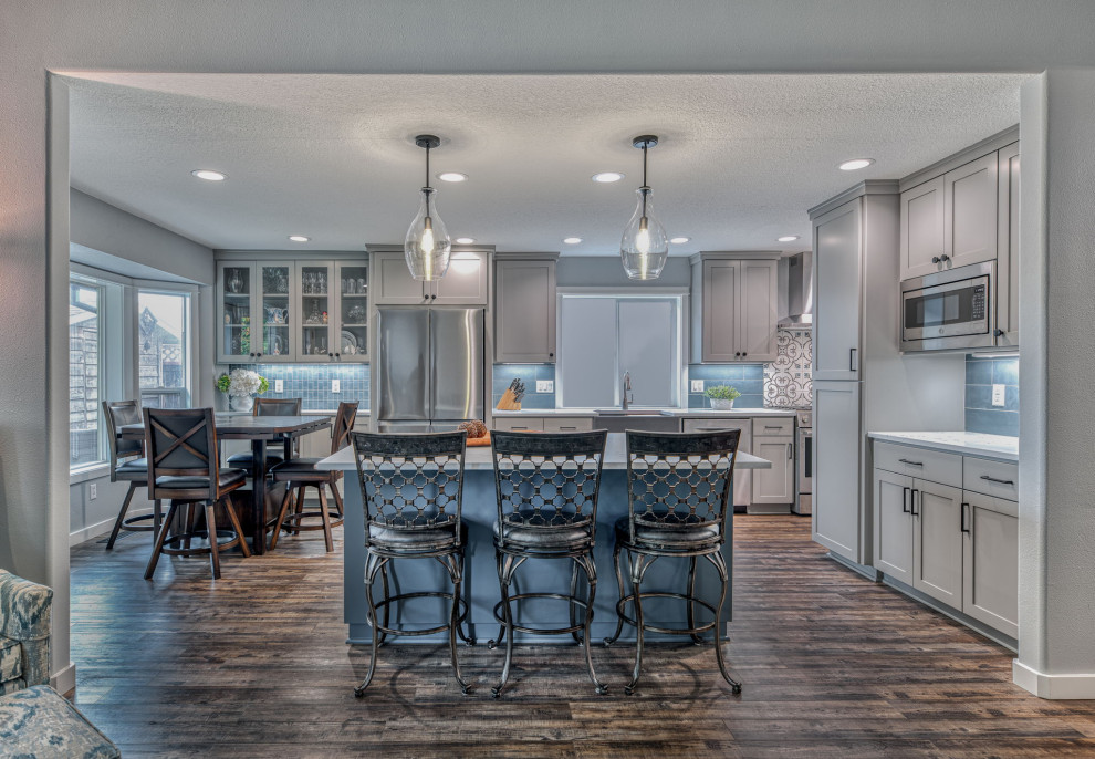 Kitchen - transitional kitchen idea in Portland