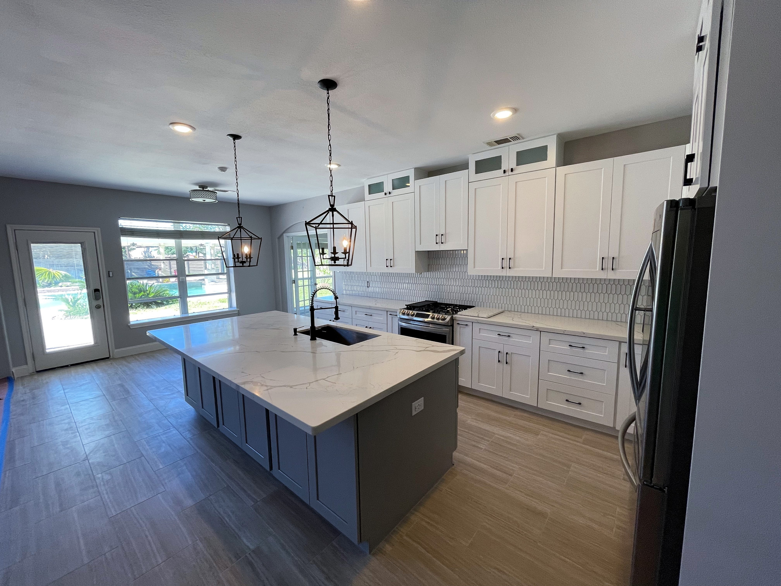Contemporary Open White Kitchen with grey island and Quartz Countertop