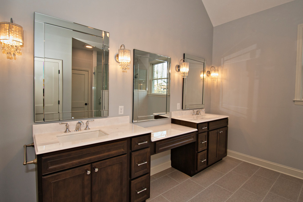 Home design - transitional home design idea