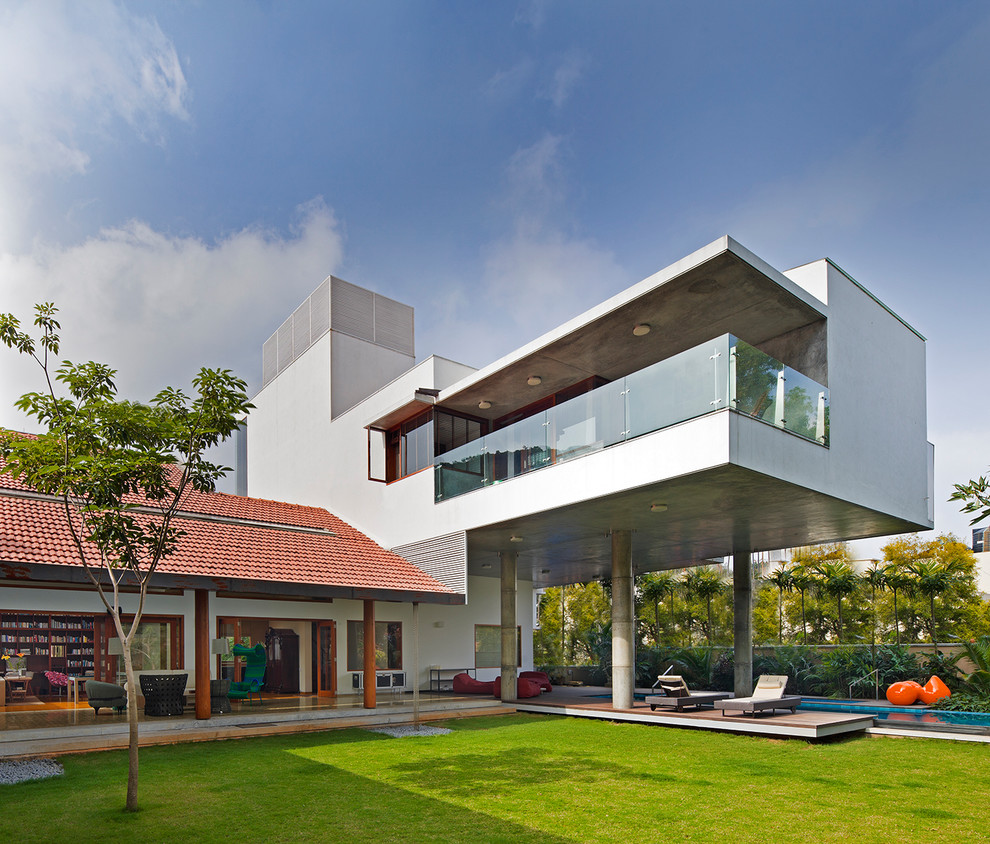 This is an example of a tropical home design in Bengaluru.