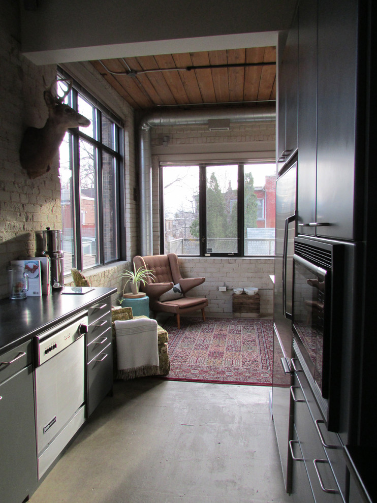 Photo of an industrial kitchen in Toronto.