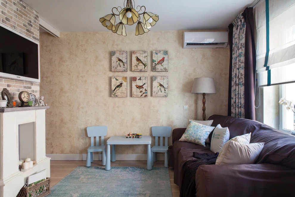 Винтажный ковер в уютной и просторной гостиной