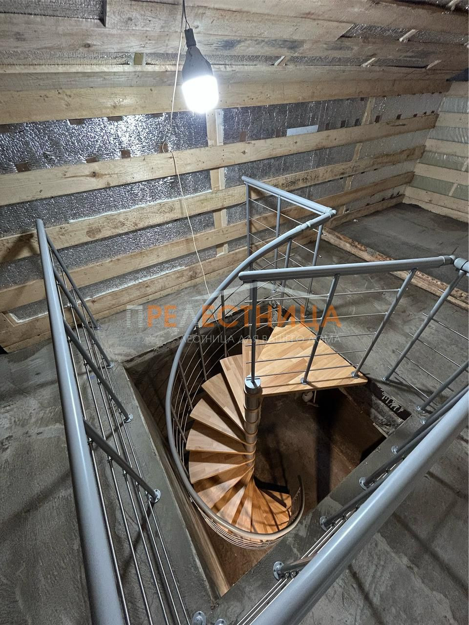 Винтовая лестница на второй этаж Dolle Style d140 RAL 9006