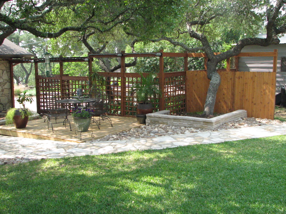 Inspiration for a large traditional patio in Austin.