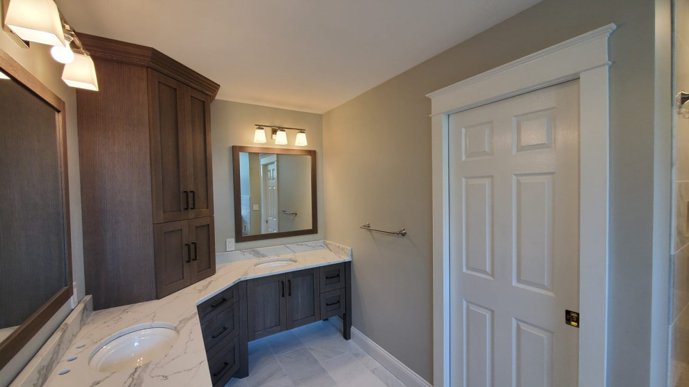 Bathroom - transitional bathroom idea