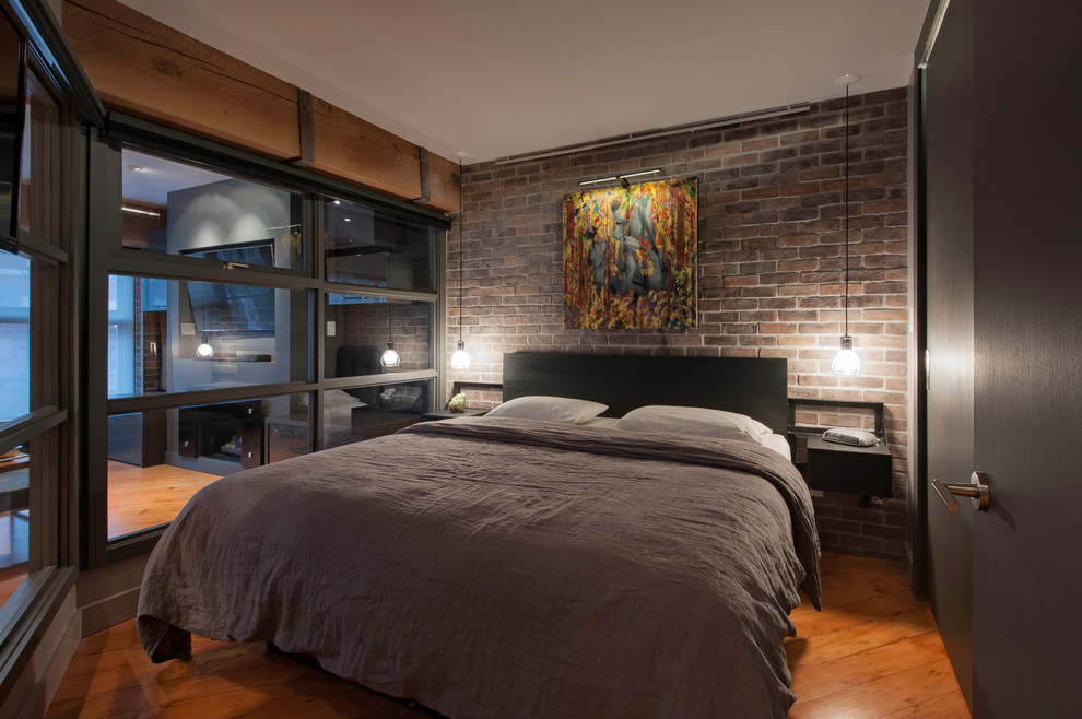 Small contemporary guest bedroom in Vancouver with brown walls, medium hardwood floors and no fireplace.