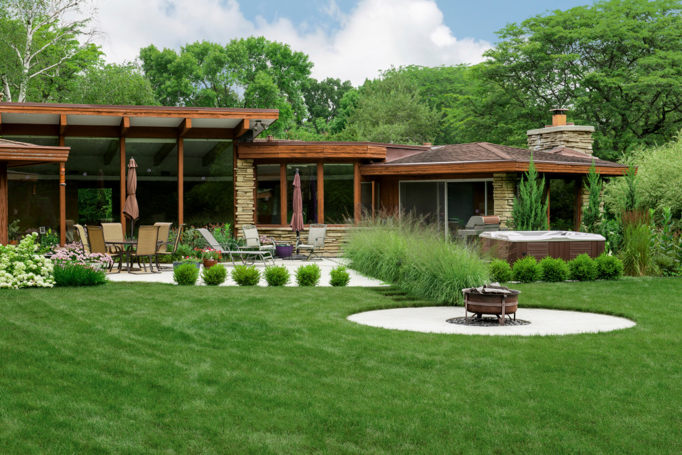 MidCentury Modern Backyard Bayside, WI Midcentury Landscape by