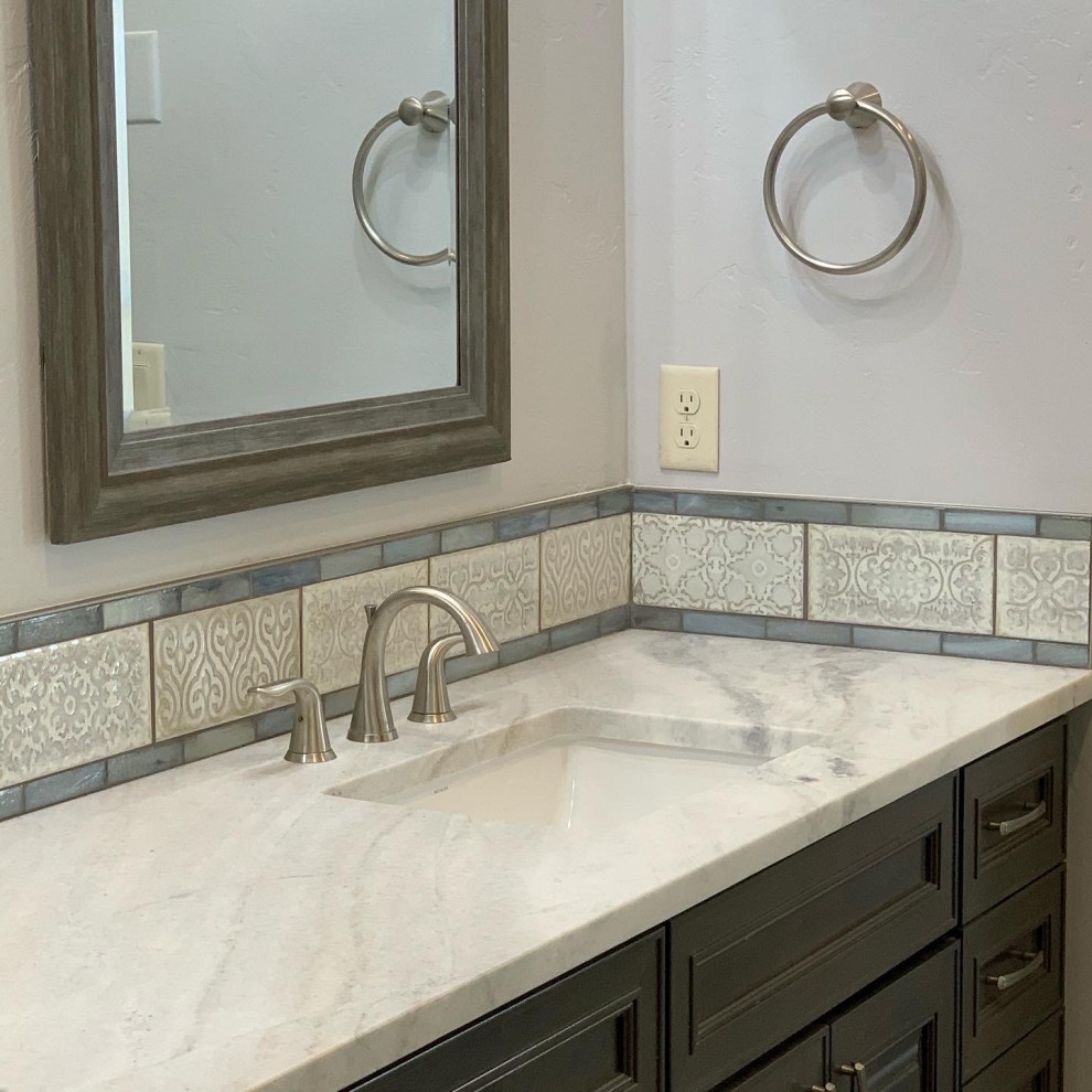 Example of an eclectic home design design in Phoenix