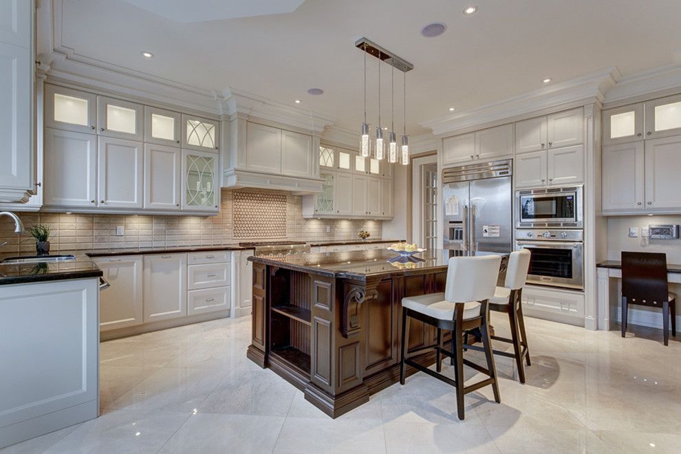 Transitional kitchen photo in Toronto