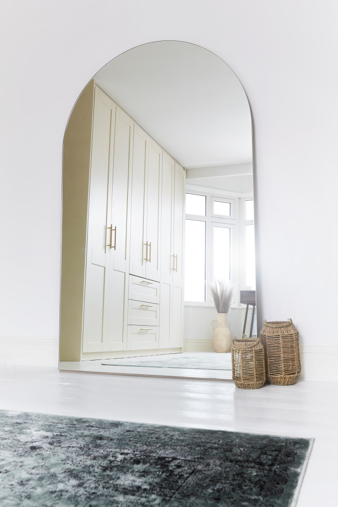 Shaker Style Dressing Room with White Wooden Floor