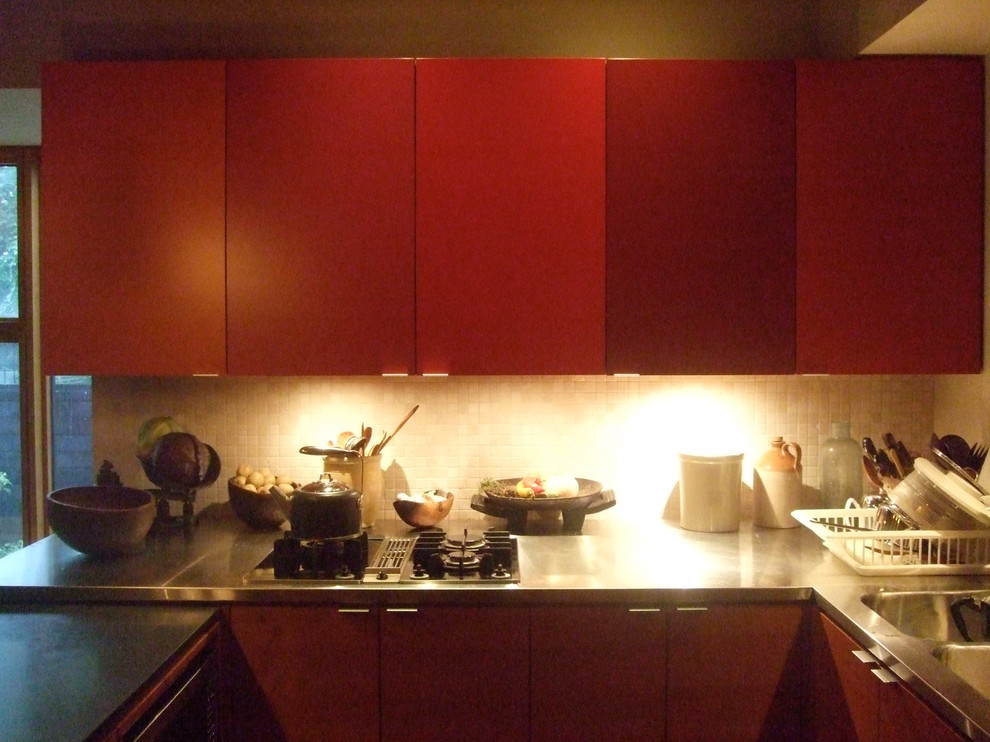 Transitional home design photo in Toronto