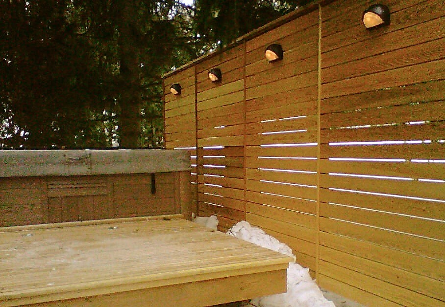 Photo of a contemporary deck in Toronto.