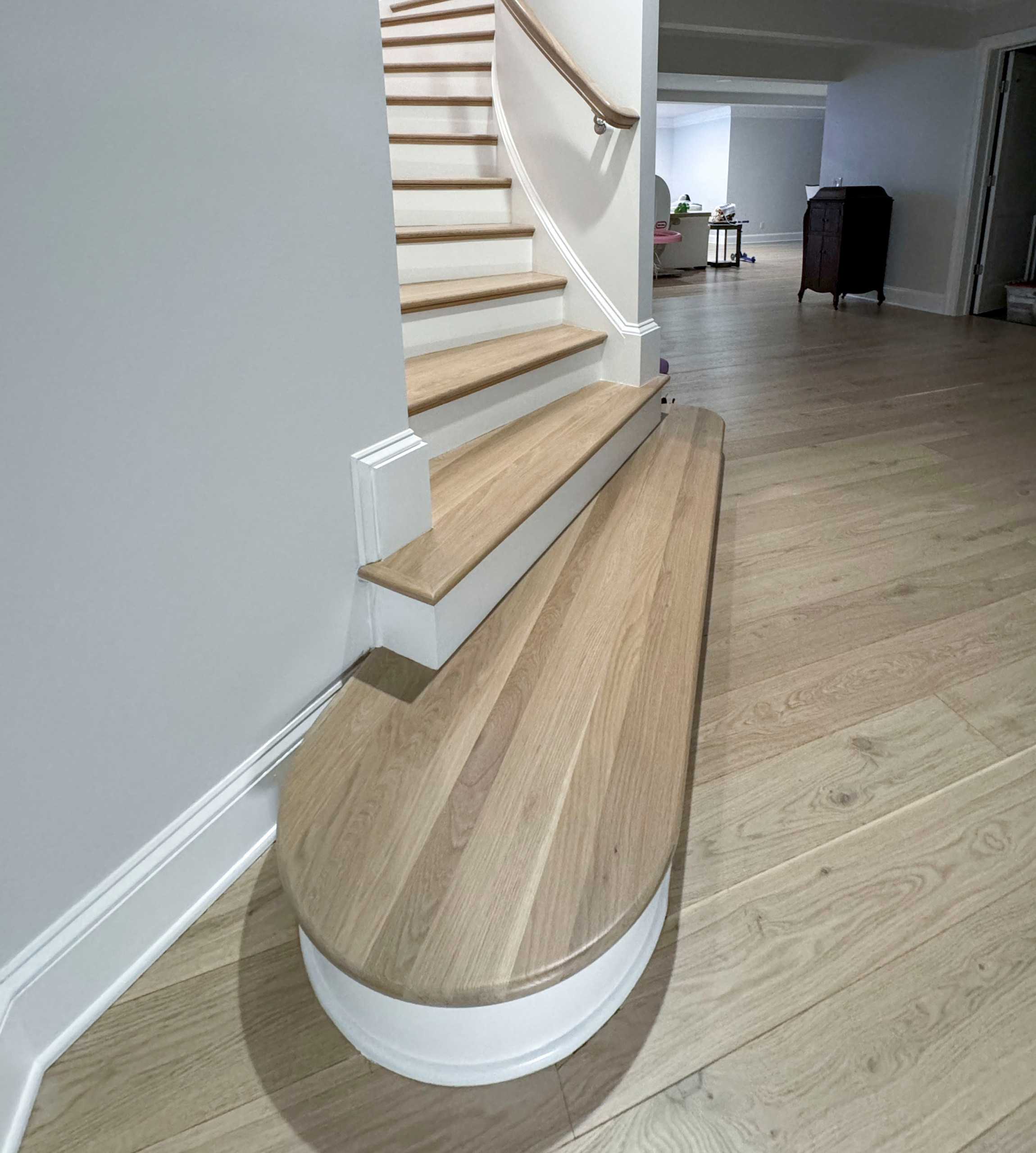 116_Elegant & Eye-catching Curved Staircase, Leesburg VA 20175