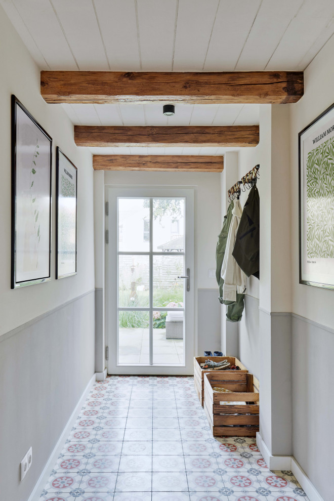 Photo of a scandinavian entryway in Dusseldorf with grey walls, a white front door and exposed beam.