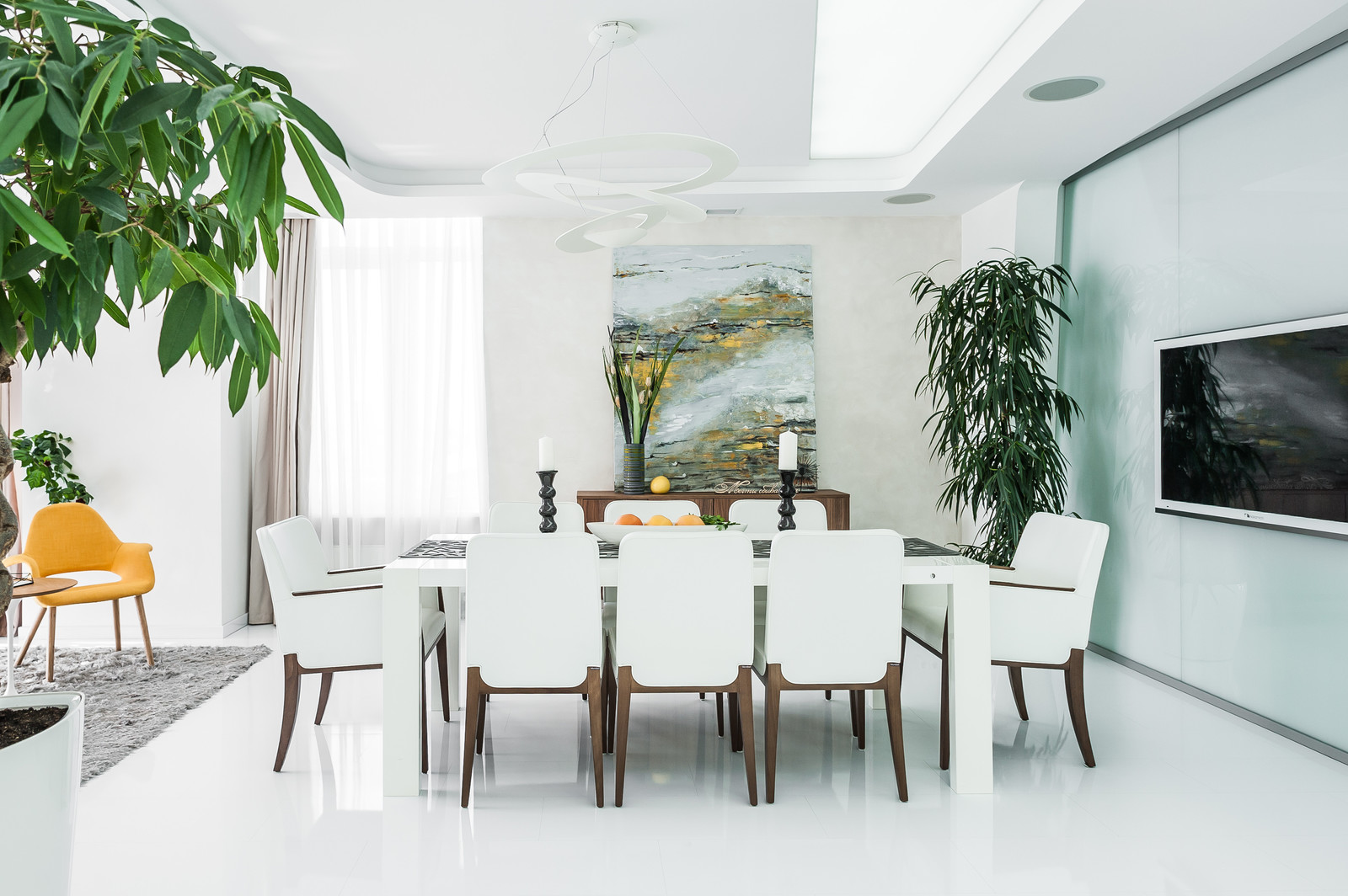 Светлый hi-tech