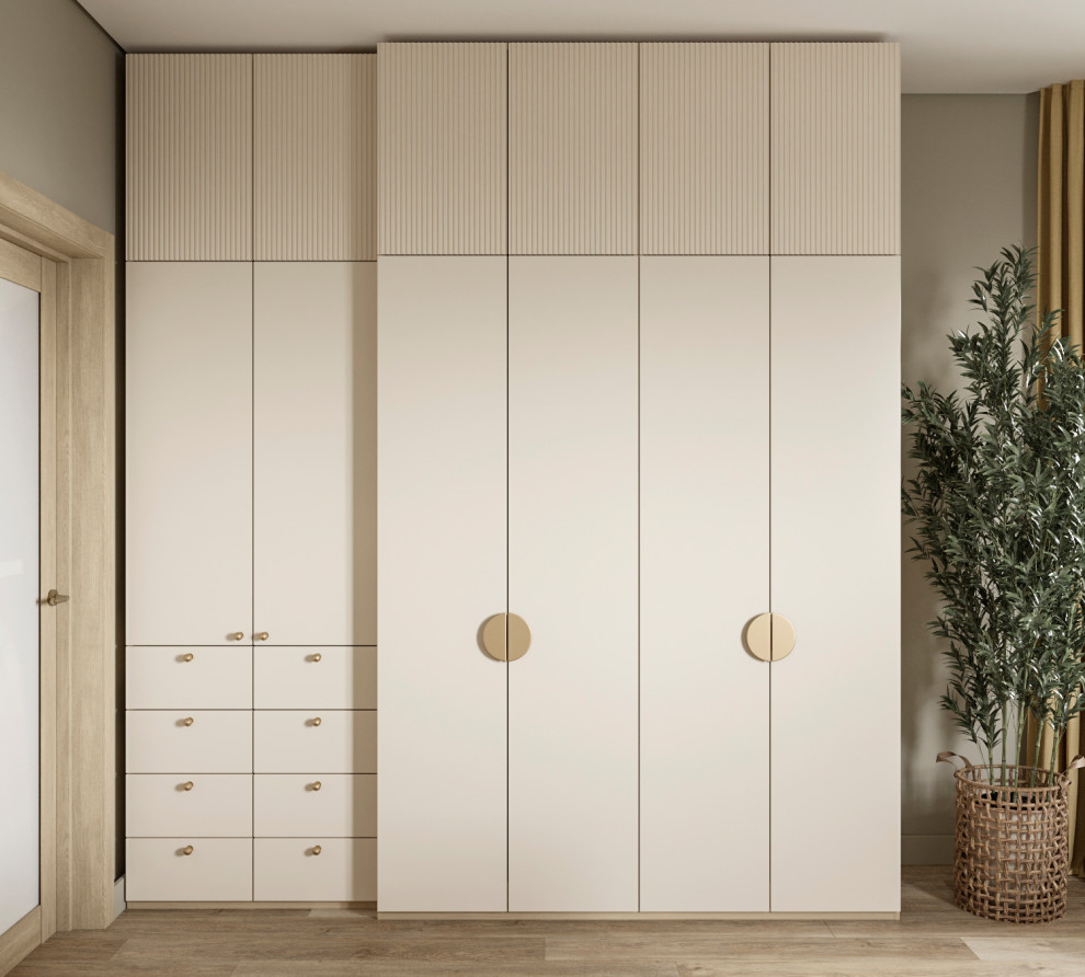 Четырех-комнатная квартира в светлых тонах.