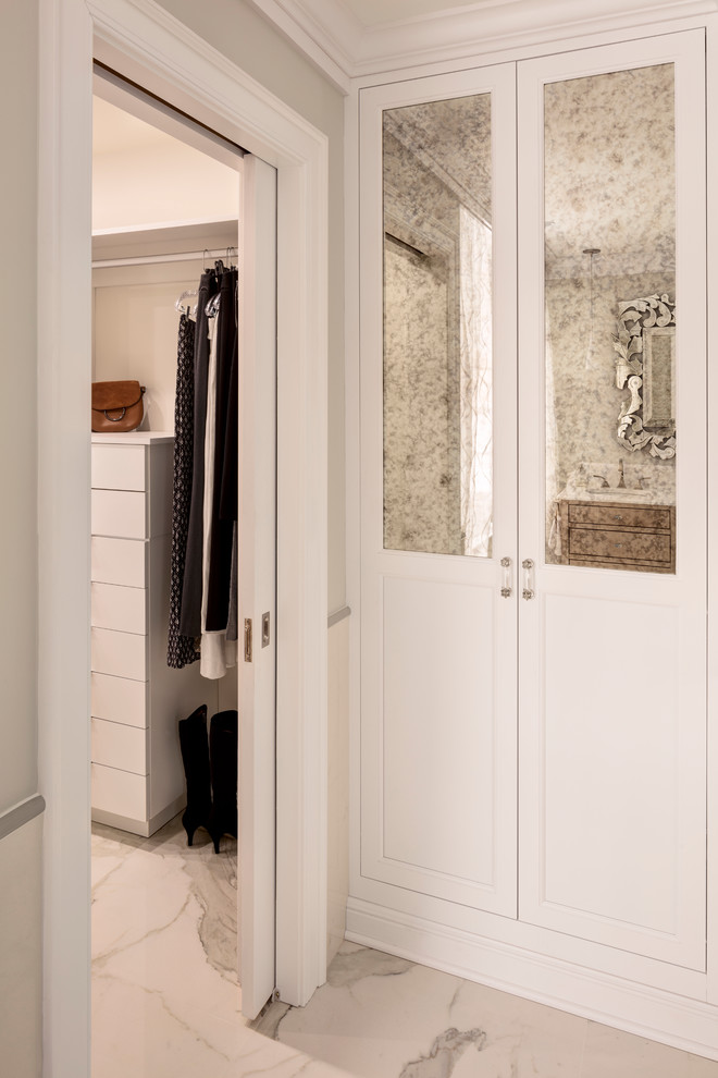 Home design - transitional home design idea in Milwaukee