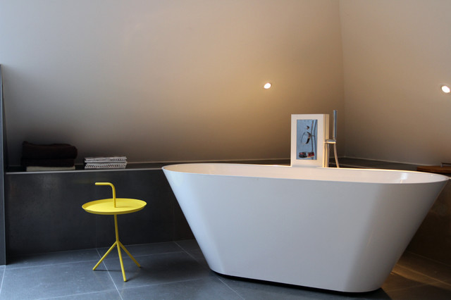Villa E modern-bathroom