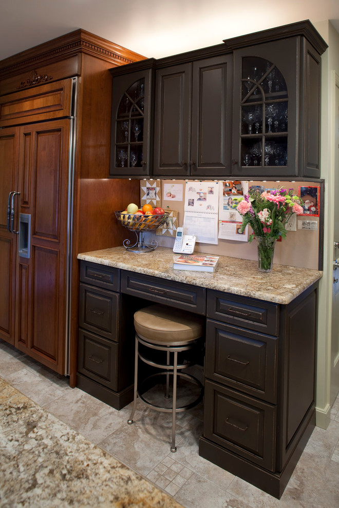 This is an example of a traditional kitchen in Wilmington.