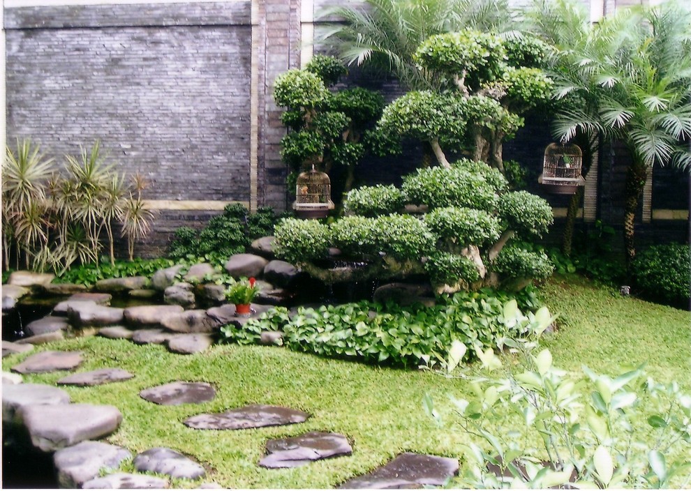 This is an example of a contemporary garden in Other.