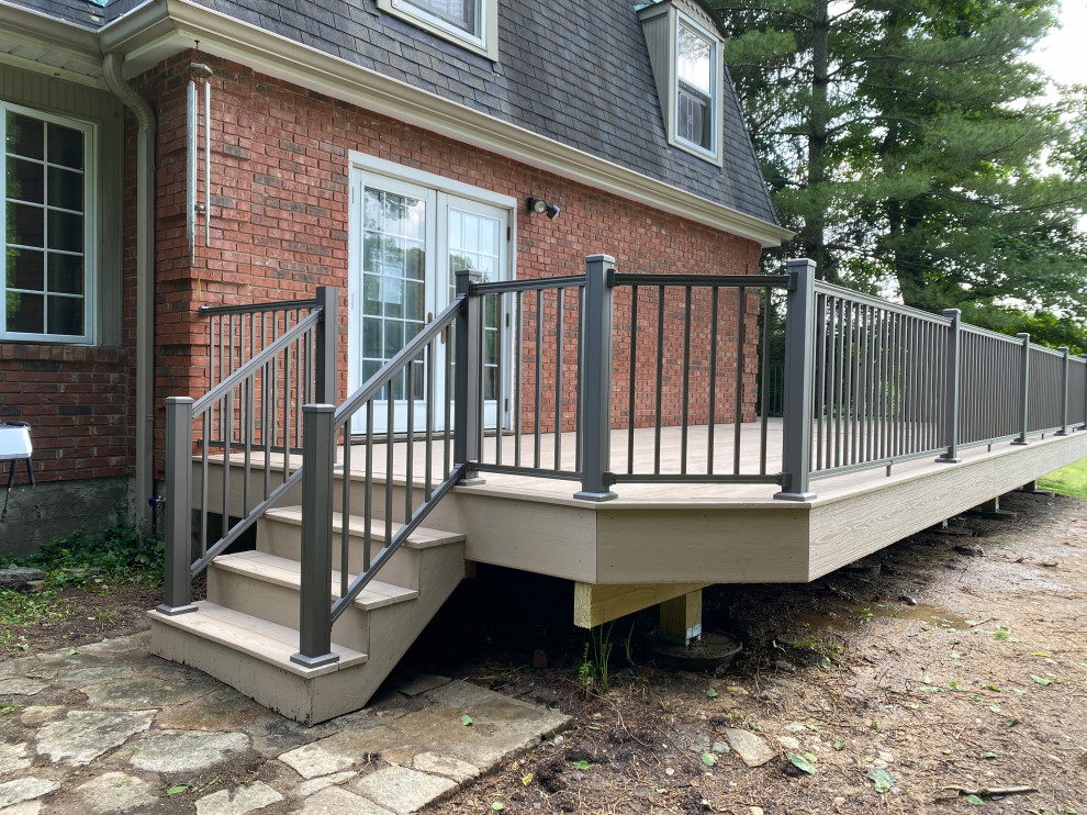 Inspiration for a transitional deck remodel in Cincinnati
