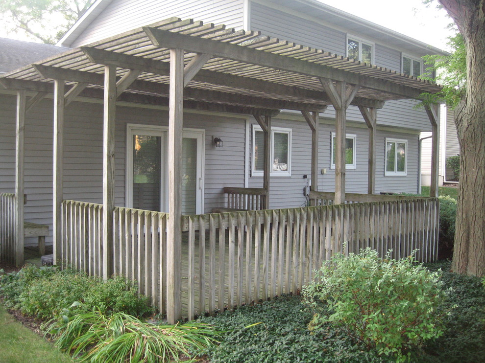 Deck - mid-sized traditional backyard deck idea in Chicago with a pergola