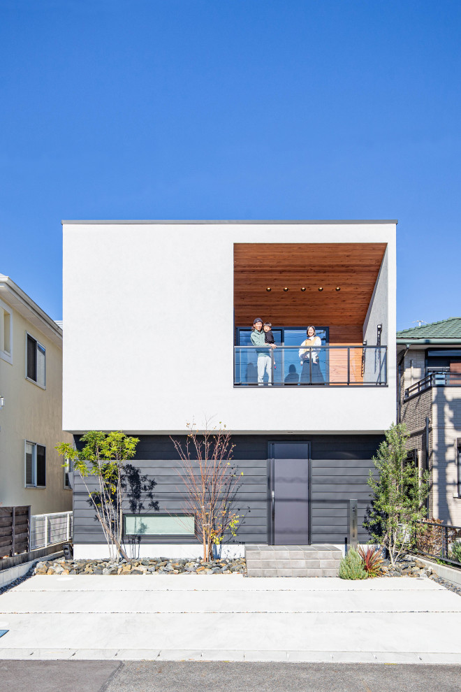 This is an example of a contemporary house exterior in Nagoya.
