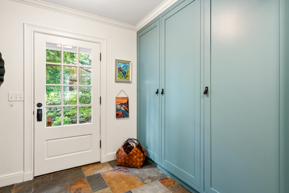 Entryway - transitional entryway idea in Boston