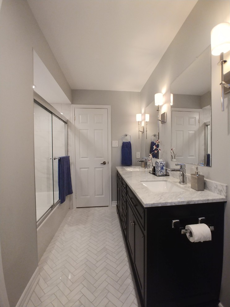 Example of a mid-sized transitional white tile and porcelain tile porcelain tile and white floor alcove bathtub design in Toronto with dark wood cabinets, a two-piece toilet, gray walls, a drop-in sink, marble countertops and white countertops