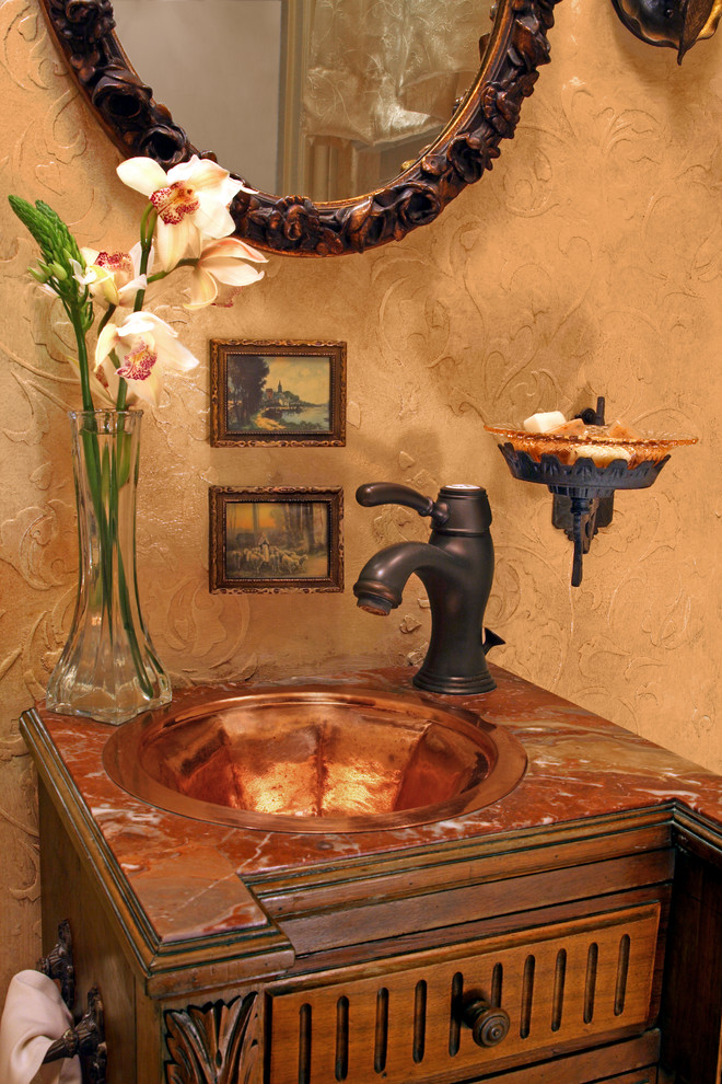 Photo of a traditional powder room in Dallas.