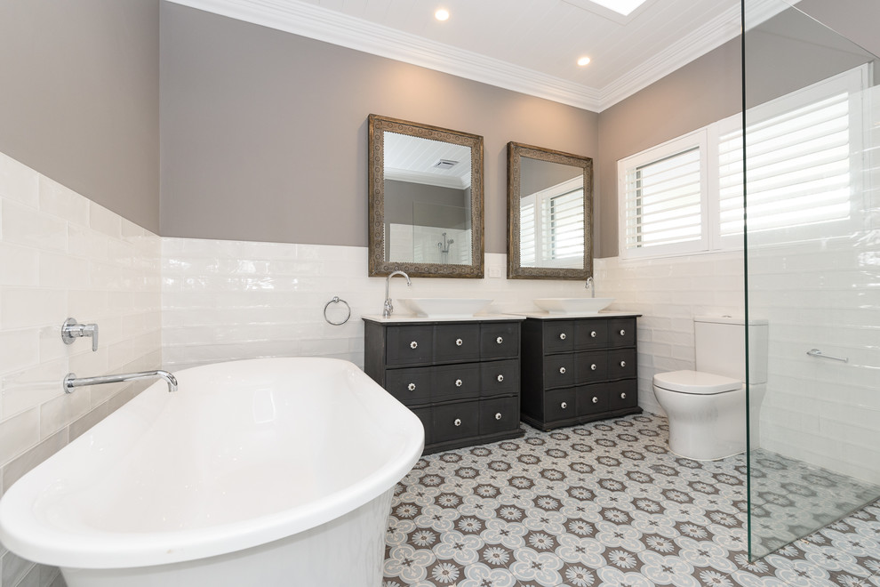 Design ideas for a transitional bathroom in Perth.