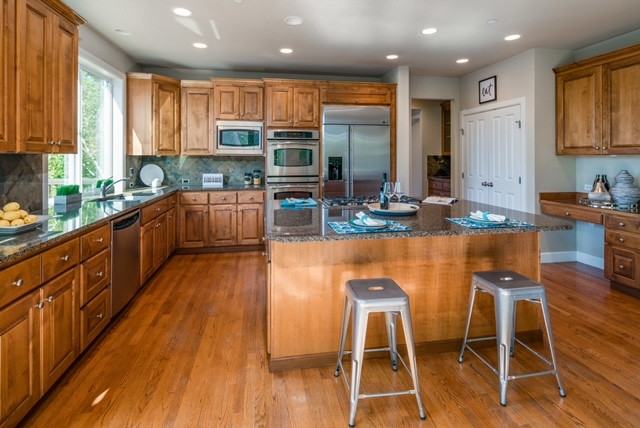 Kitchen - kitchen idea in Seattle