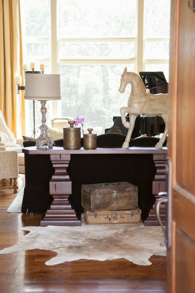 Mountain style entryway photo in Atlanta