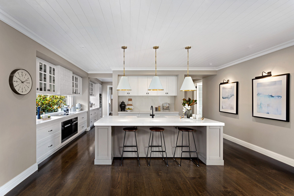 Design ideas for a transitional kitchen in Melbourne.