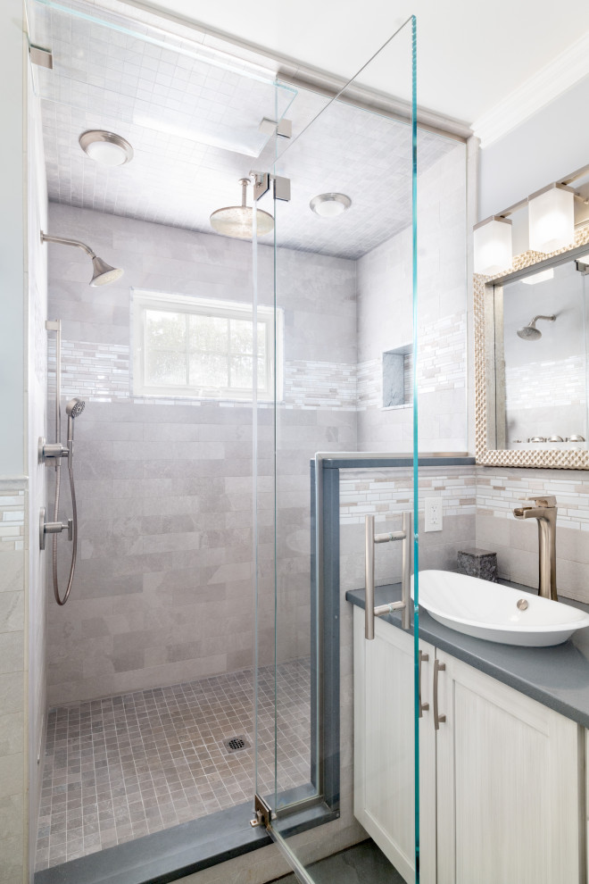 На фото: главная ванная комната среднего размера в современном стиле с синими фасадами, бежевой плиткой, синей столешницей, тумбой под две раковины и встроенной тумбой с