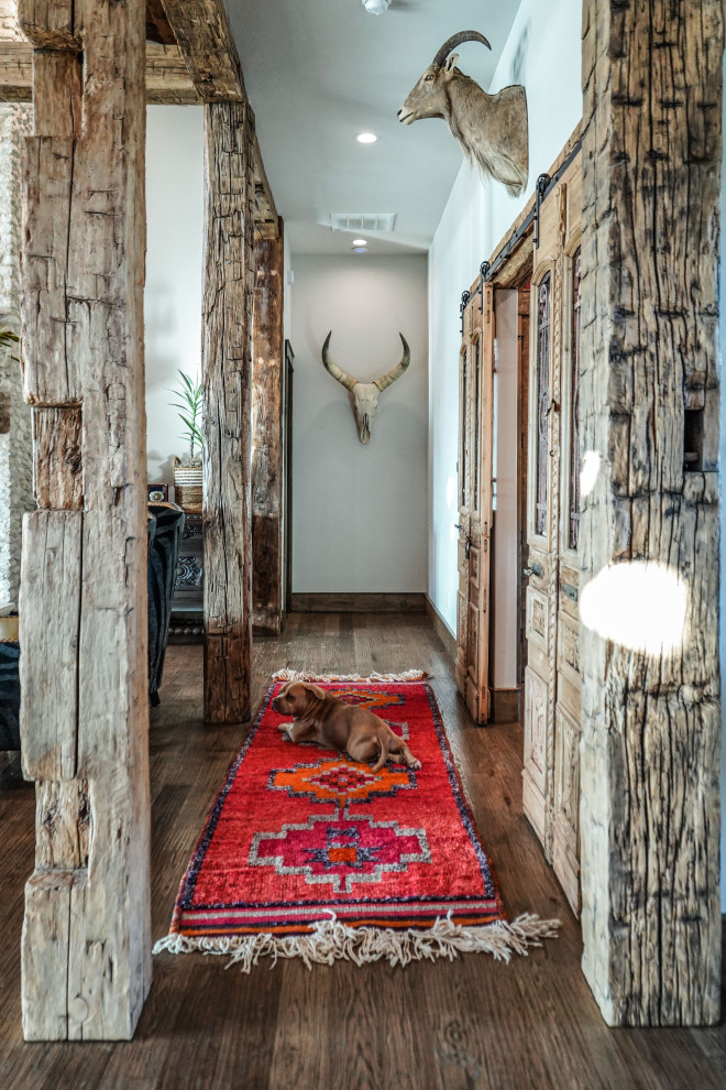 Home design - rustic home design idea in Austin