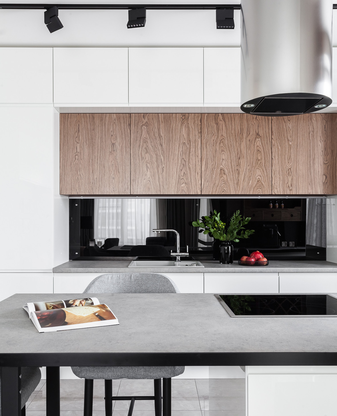 Компактная трехкомнатная квартира с круглой кроватью