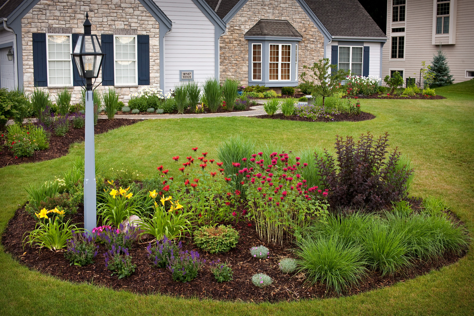 Traditional Front Landscape - Germantown, WI