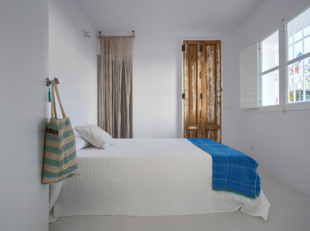 Ca&acute;Bl&uacute; contemporary-bedroom