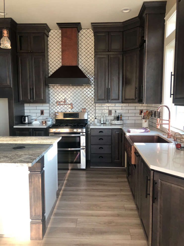 Kitchen Cabinets & Range Hood
