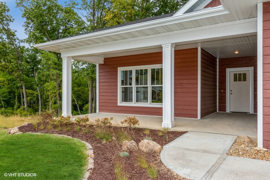 Home design - transitional home design idea in Cedar Rapids