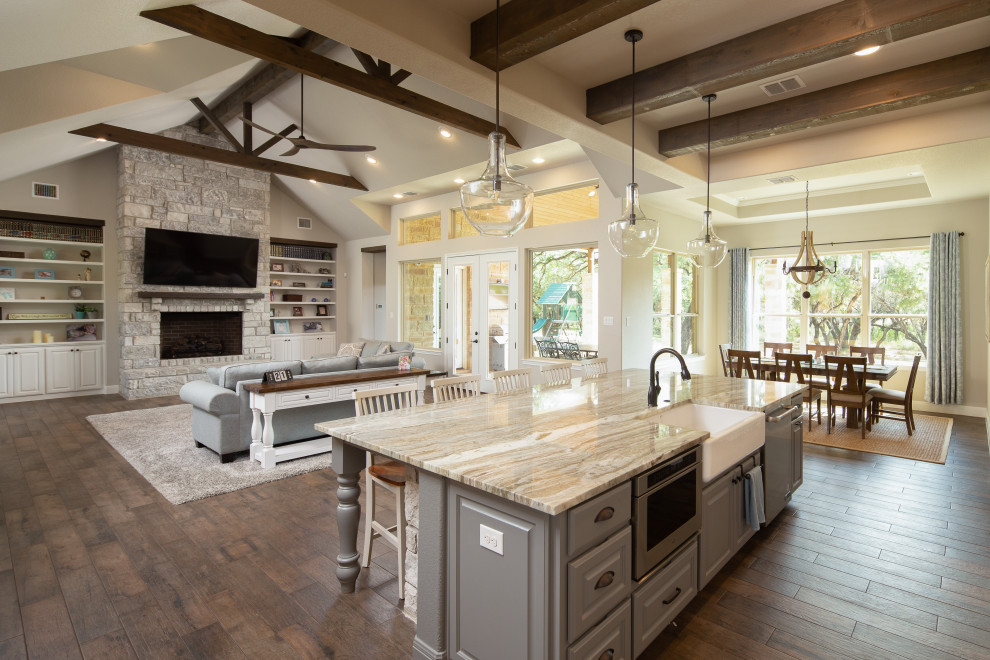 Home design - rustic home design idea in Austin