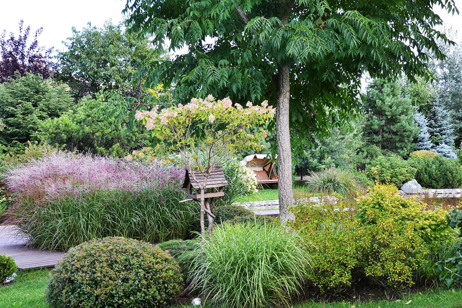 Ландшафтный сад с прудом в КП "Европа"