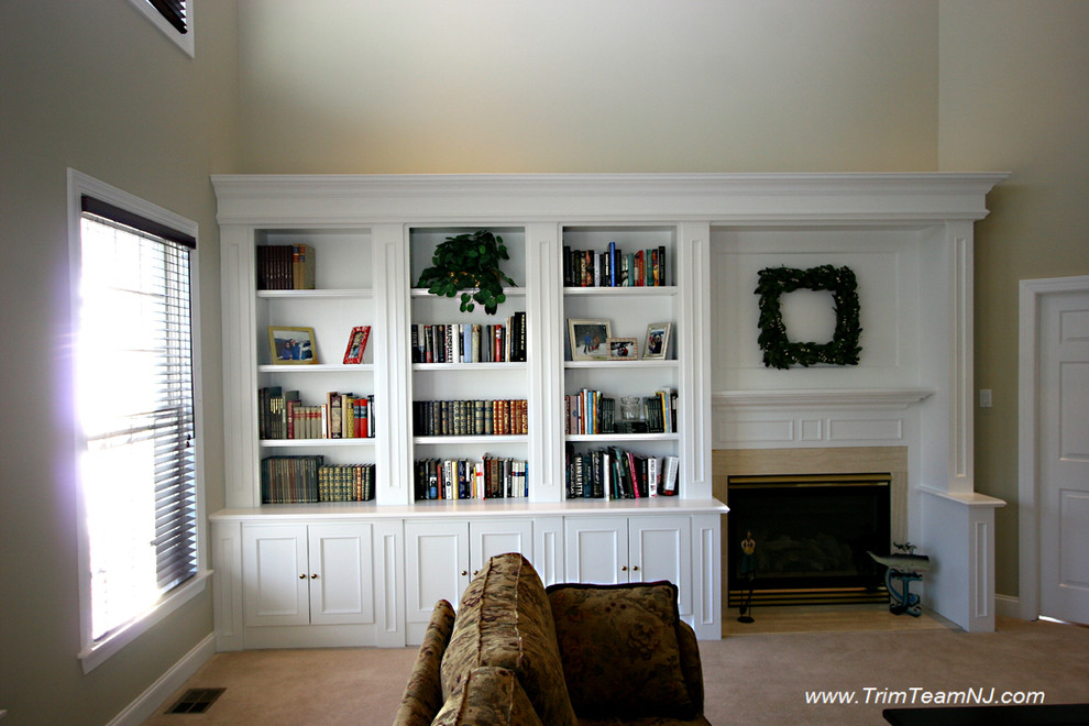 Dining room - traditional dining room idea in New York