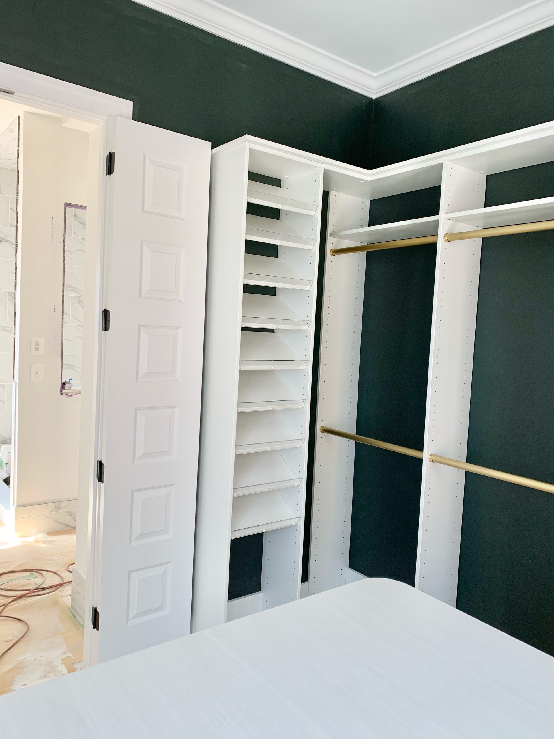 Peninsula Master Closet