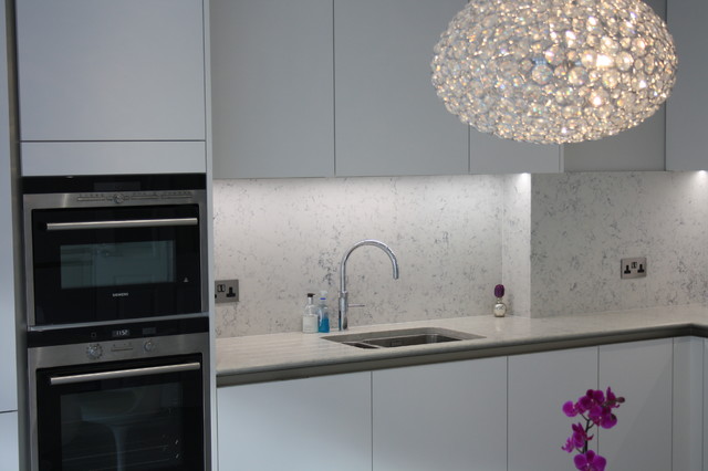 Matt white handleless kitchen contemporary-koek