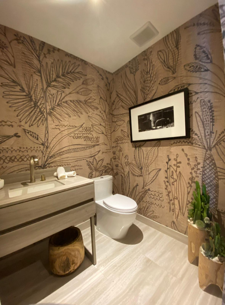 Photo of a modern cloakroom in Miami.